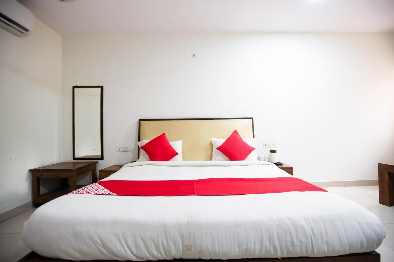 Oyo 44174 Hotel Mid Town Prime Harthala Exterior foto